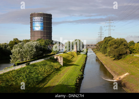 Oberhausen, Deutschland, Blick über die Emscher, direkt neben dem Rhein-Herne-Kanal im Gasometer Stockfoto