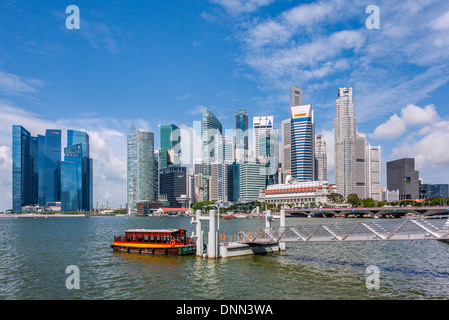 Skyline von Singapur aus Marina Bay Stockfoto