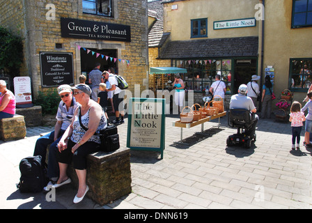 am Wasser Spaß in Bourton auf dem Wasser, Cotswolds UK Stockfoto