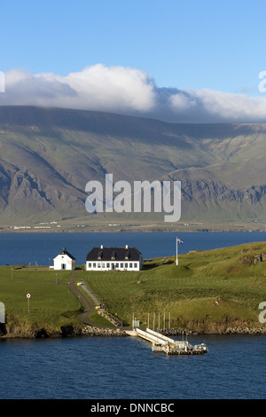 Viðeyjarstofa Restaurant und Videyjarkirkja Kirche auf Videy Insel sind einige der ältesten Gebäude Islands. Reykjavik, Island. Stockfoto