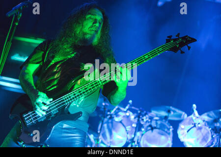 Tinley Park, Illinois, USA. 21. Juli 2012. Sänger TOM ARAYA von Slayer führt bei Mayhem Festival 2012 in Tinley Park, Illinois © Daniel DeSlover/ZUMAPRESS.com/Alamy Live-Nachrichten Stockfoto