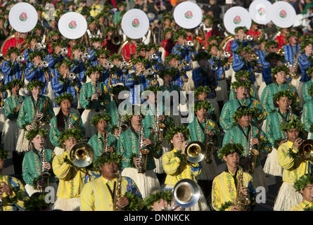 Pasadena, Kalifornien, USA. 1. Januar 2014. Mitglieder der Hawaii alle staatlichen Marching Band Na Koa Ali'i ausführen in der 125. Rose Parade in Pasadena, Kalifornien, Mittwoch, 1. Januar 2014. ARMANDO ARORIZO. Bildnachweis: Armando Arorizo/Prensa Internacional/ZUMAPRESS.com/Alamy Live-Nachrichten Stockfoto