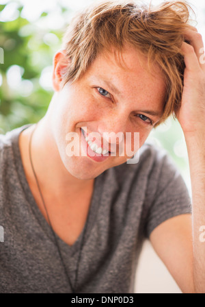 Porträt des Menschen lächelnd Stockfoto