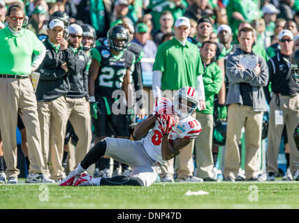 Dallas, Texas, USA. 1. Januar 2014:. UNLV Rebels Wide Receiver Maika Mataele (87) fängt ein pass.during der 2014 Herz von Dallas Schüssel Fußballspiel zwischen der Universität Las Vegas Nevada Rebellen und die North Texas bedeuten Green Eagles Cotton Bowl Stadium in Dallas, Texas. Bildnachweis: Cal Sport Media/Alamy Live-Nachrichten Stockfoto