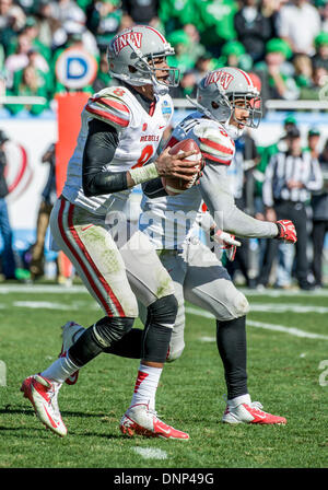 Dallas, Texas, USA. 1. Januar 2014:. UNLV Rebels quarterback Caleb Herring (8) in action.during 2014-Herz von Dallas Schüssel-Football-Spiel zwischen der Universität Las Vegas Nevada Rebellen und der North Texas bedeuten Green Eagles Cotton Bowl Stadium in Dallas, Texas. Bildnachweis: Cal Sport Media/Alamy Live-Nachrichten Stockfoto