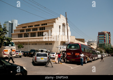 Verkehr vor dem Rathaus-Markt auf Muindi Mbingu Straße Nairobi Kenia Stockfoto