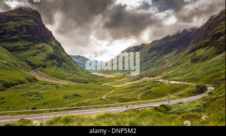 Der Blick nach Westen entlang Glen Coe in Richtung Bidean Nam Bian und Coire Nan man, Corrie auf der Südseite des Glen Stockfoto