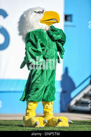 Dallas, Texas, USAJanuary 1. 2014:. North Texas Eagle Maskottchen in action.during die 2014 Herz von Dallas Bowl Football-Spiel zwischen der Universität Las Vegas Nevada Rebellen und der North Texas bedeuten Green Eagles Cotton Bowl Stadium in Dallas, Texas. Bildnachweis: Cal Sport Media/Alamy Live-Nachrichten Stockfoto