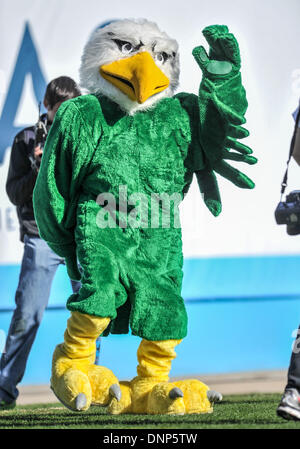 Dallas, Texas, USAJanuary 1. 2014:. North Texas Eagle Maskottchen in action.during die 2014 Herz von Dallas Bowl Football-Spiel zwischen der Universität Las Vegas Nevada Rebellen und der North Texas bedeuten Green Eagles Cotton Bowl Stadium in Dallas, Texas. Bildnachweis: Cal Sport Media/Alamy Live-Nachrichten Stockfoto