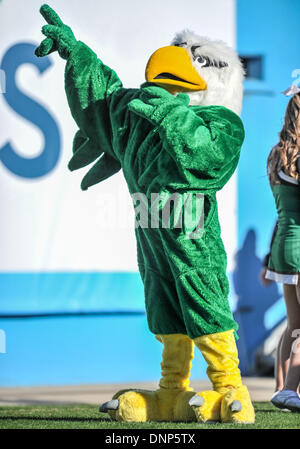 Dallas, Texas, USAJanuary 1. 2014:. North Texas Eagle Maskottchen in action.during die 2014 Herz von Dallas Bowl Football-Spiel zwischen der Universität Las Vegas Nevada Rebellen und der North Texas bedeuten Green Eagles Cotton Bowl Stadium in Dallas, Texas. Bildnachweis: Cal Sport Media/Alamy Live-Nachrichten Stockfoto