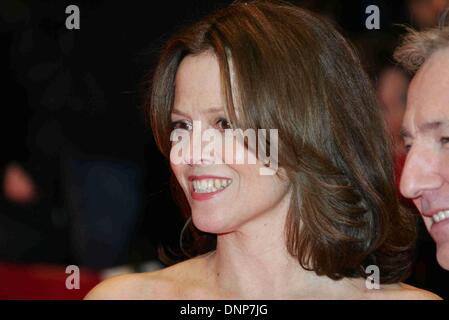 Sigourney Weaver bei der Vorführung des Eröffnungsfilms "Snow Cake" der 56. Internationalen Filmfestspiele (Berlinale 2006). Stockfoto