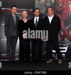 Topher Grace, Rosemary Harris, Tobey Maguire und Thomas Haden Church (l-R) bei der Premiere von Spider-Man 3 am 25. April 2007 in Berlin. Stockfoto