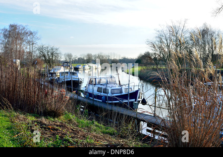 Boote am Fluss Leie (Lys) ist, Belgien Stockfoto