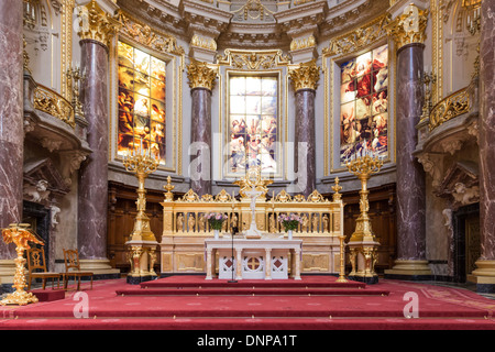 BERLIN, Deutschland - 22 Juli: Altar der Berliner Dom, größte protestantische Kirche von Berlin und eine Hauptsehenswürdigkeit der Stadt Stockfoto