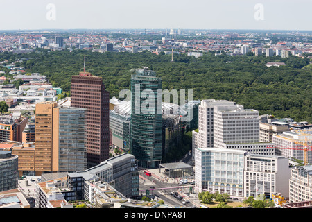 Luftaufnahme von Berlin mit Potsdamer Platz und Stadtpark Tiergarten Stockfoto