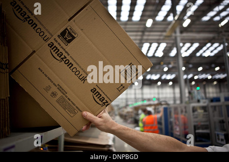 Faszinierend, hinter den Kulissen Bild des Amazon-Logistikzentrums in Staffordshire. Stockfoto