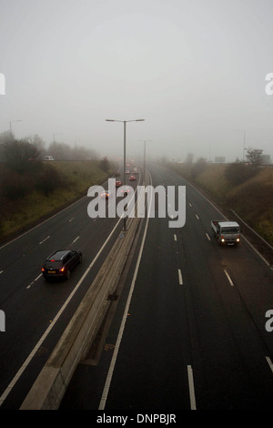 Nebel auf der Autobahn M5 in Birmingham, 11. Dezember 2013 Stockfoto