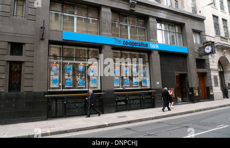 Außenansicht des Co-Operative Bank auf Cornhill in Central London KATHY DEWITT Stockfoto