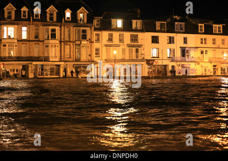 Instow, Nord-Devon, UK. 3. Januar 2014. Überschwemmungen in Ilfracombe, als riesige Wellen zerschlagen in der Nord-Devon Küste. Bildnachweis: Joanne Roberts/Alamy Live-Nachrichten Stockfoto