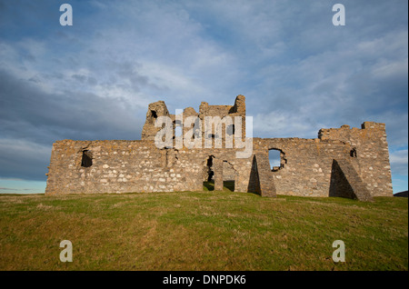 Die kahle Hügel Ruinen von Auchindoun Burg in der Nähe von Dufftown, Morayshire. Grampian Region. Stockfoto