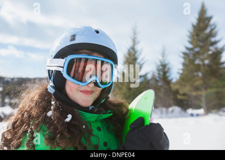 USA, Montana, Felchen, Portrait eines Mädchens Skifahren Stockfoto