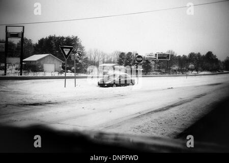 Bloomington, Indiana, USA. 1. Januar 2014. Schieben Sie Offs - ind. 37. Eisige Temperaturen und Schnee Decke Indiana mit Subzero Temperaturen und mehr Schnee über das Wochenende erwartet. Bildnachweis: Jeremy Hogan/Alamy Live-Nachrichten Stockfoto