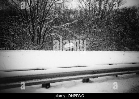 Bloomington, Indiana, USA. 1. Januar 2014. Schieben Sie Offs - ind. 37. Eisige Temperaturen und Schnee Decke Indiana mit Subzero Temperaturen und mehr Schnee über das Wochenende erwartet. Bildnachweis: Jeremy Hogan/Alamy Live-Nachrichten Stockfoto