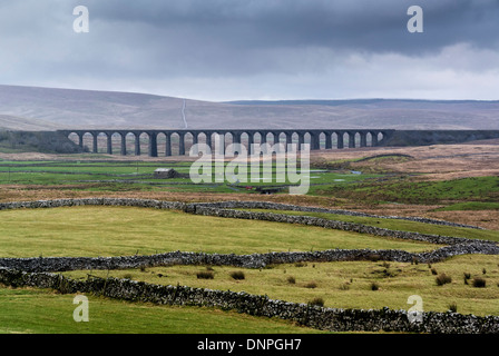 Ribblehead-Viadukt, North Yorkshire. Ursprünglich unter dem Namen Batty Moss Eisenbahnviadukt Stockfoto