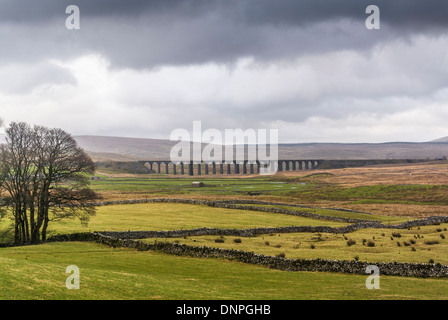 Ribblehead-Viadukt, North Yorkshire. Ursprünglich unter dem Namen Batty Moss Eisenbahnviadukt Stockfoto