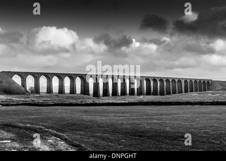 Ribblehead-Viadukt, North Yorkshire. Ursprünglich unter dem Namen Batty Moss Eisenbahnviadukt Stockfoto