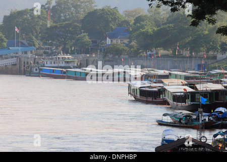 Fracht Boote am Mekong bei Chiang Sean Stockfoto