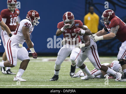 New Orleans, Louisiana, USA. 3. Januar 2014. 2. Januar 2014: Alabama Runningback Derrick Henry (27) läuft mit dem Ball während der NCAA Football Spiel Action zwischen den Oklahoma Sooners und der Alabama Crimson Tide im Mercedes-Benz Superdome in New Orleans, Louisiana. Oklahoma besiegte Alabama 45-31. Bildnachweis: Csm/Alamy Live-Nachrichten Stockfoto
