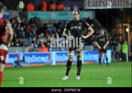 Swansea, Großbritannien. 3. Januar 2014. RaboDirect Pro12 - Fischadler V Scarlets 3. Januar 2014 Fischadler Kapitän Alun Wyn Jones. Bildnachweis: Phil Rees/Alamy Live-Nachrichten Stockfoto