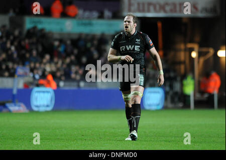 Swansea, Großbritannien. 3. Januar 2014. RaboDirect Pro12 - Fischadler V Scarlets 3. Januar 2014 Fischadler Kapitän Alun Wyn Jones. Bildnachweis: Phil Rees/Alamy Live-Nachrichten Stockfoto