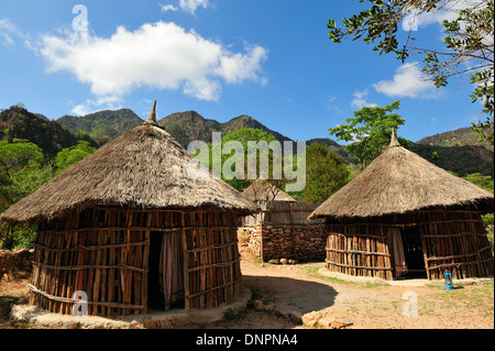 Typischen abgerundeten Djiboutian Hütten in einem Dorf in der Tag-Wald in Dschibuti, Horn von Afrika Stockfoto