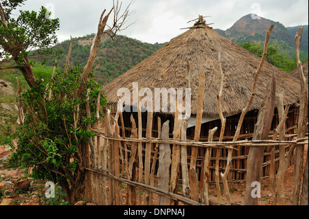 Typischen abgerundeten Djiboutian Hütten in einem Dorf in der Tag-Wald in Dschibuti, Horn von Afrika Stockfoto