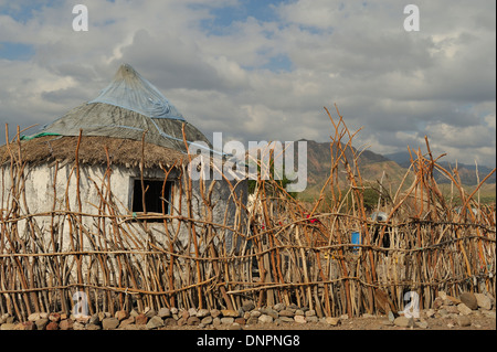 Typischen abgerundeten Djiboutian Hütten in einem Dorf im nördlichen Dschibuti, Horn von Afrika Stockfoto