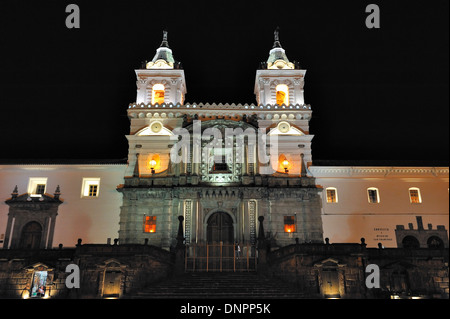 Kirche und Kloster St. Francis in der Nacht, Stadt von Quito, Hauptstadt von Ecuador Stockfoto