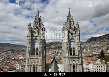 Zwei Türme der Basilika des nationalen Gelübdes Quito Stadt, Hauptstadt von Ecuador Stockfoto