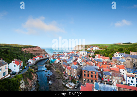 Die Fischerei Dorf von Staithes in North Yorkshire, England, am Abend. Stockfoto