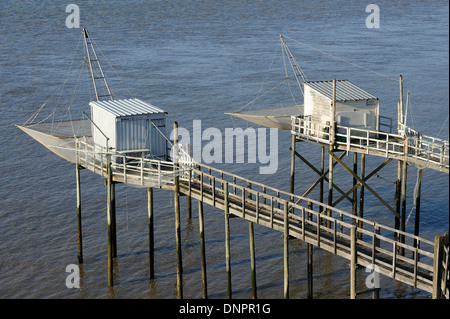 Fischerhütten entlang der Gironde-Mündung in der Nähe von Talmont Sur Gironde in Charente-Maritime, Frankreich Stockfoto