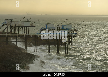 Fischerhütten entlang der Gironde-Mündung in der Nähe von Saint Palais-Sur Mer in Charente-Maritime, Frankreich Stockfoto