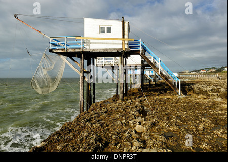 Fischerhütten entlang der Gironde-Mündung in der Nähe von Saint Palais-Sur Mer in Charente-Maritime, Frankreich Stockfoto