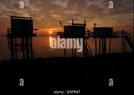 Fischerhütten entlang der Gironde-Mündung in der Nähe von Saint Palais-Sur Mer in Charente-Maritime, Frankreich Stockfoto