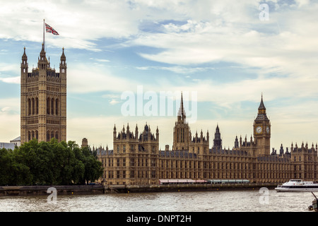 Palace of Westminster (Houses of Parliament) und Big Ben auf der Themse, London, UK Stockfoto