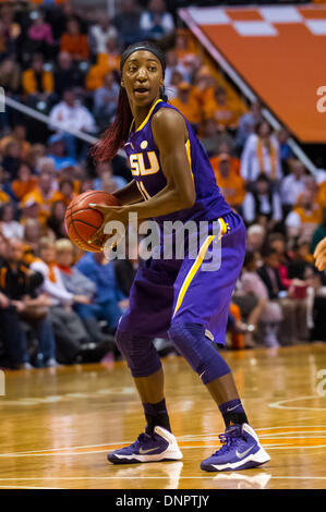 Knoxville, TN, USA. 2. Januar 2014. 2. Januar 2014:Raigyne Moncrief #11 der LSU Tigers sieht bei den NCAA-Basketball-Spiel zwischen der University of Tennessee Lady Vols und Louisiana State University Dame Tigers an Thompson-Boling Arena in Knoxville, TN Credit pass: Csm/Alamy Live-Nachrichten Stockfoto