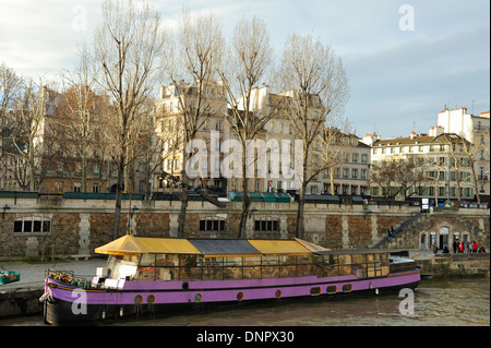 Kahn als ein Restaurant auf der Seine in Paris, Frankreich Stockfoto