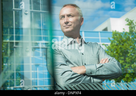 Porträt der Geschäftsmann im Freien, Mannheim, Baden-Württemberg, Deutschland Stockfoto