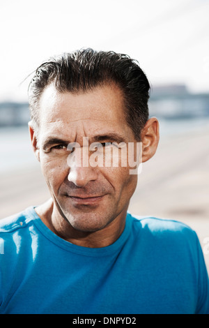 Close-up Portrait von reifer Mann im freien Blick auf die Seite Stockfoto