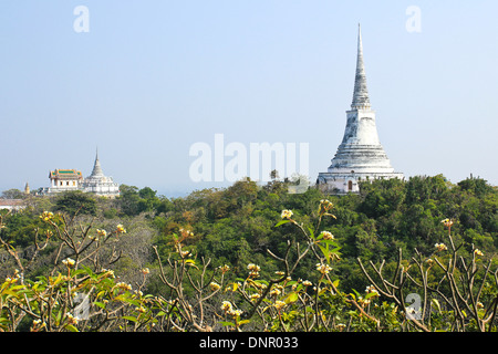 Pagode auf dem Berg in Phra Nakhon Khiri (Khao Wang) Tempel, Phetchaburi, Thailand. Stockfoto